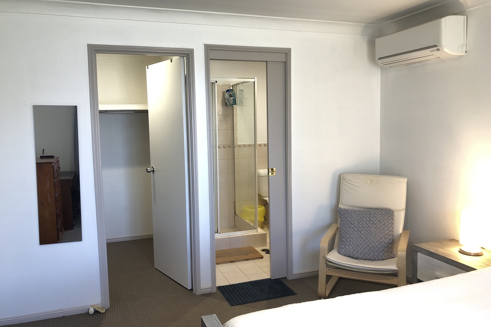 Room 1, Arundel house, Gold Coast, Queensland